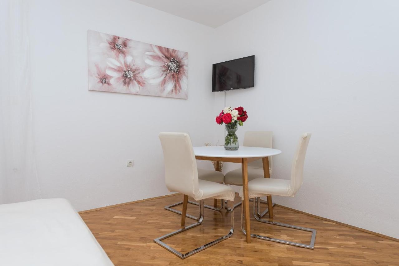 Skiljini Dvori - Apartman Макарська Екстер'єр фото
