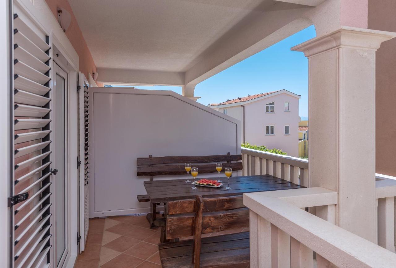 Skiljini Dvori - Apartman Макарська Екстер'єр фото
