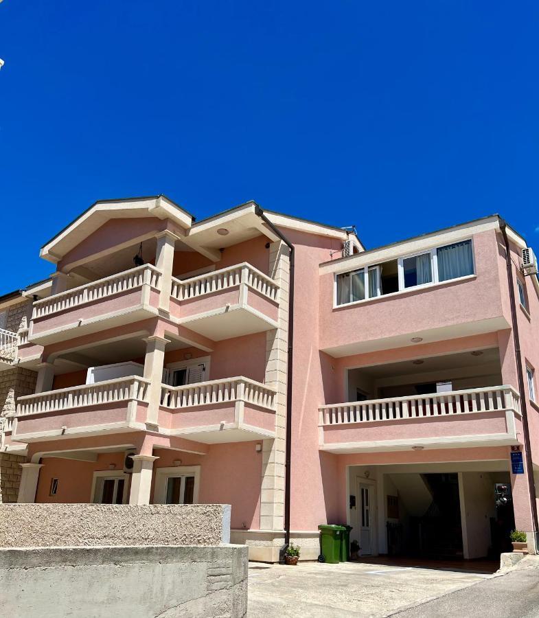 Skiljini Dvori - Apartman Макарська Екстер'єр фото